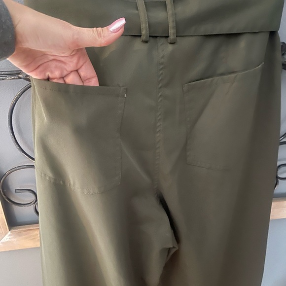 NWOT Lulu's Olive Green BeltedTrousers - Picture 6 of 6